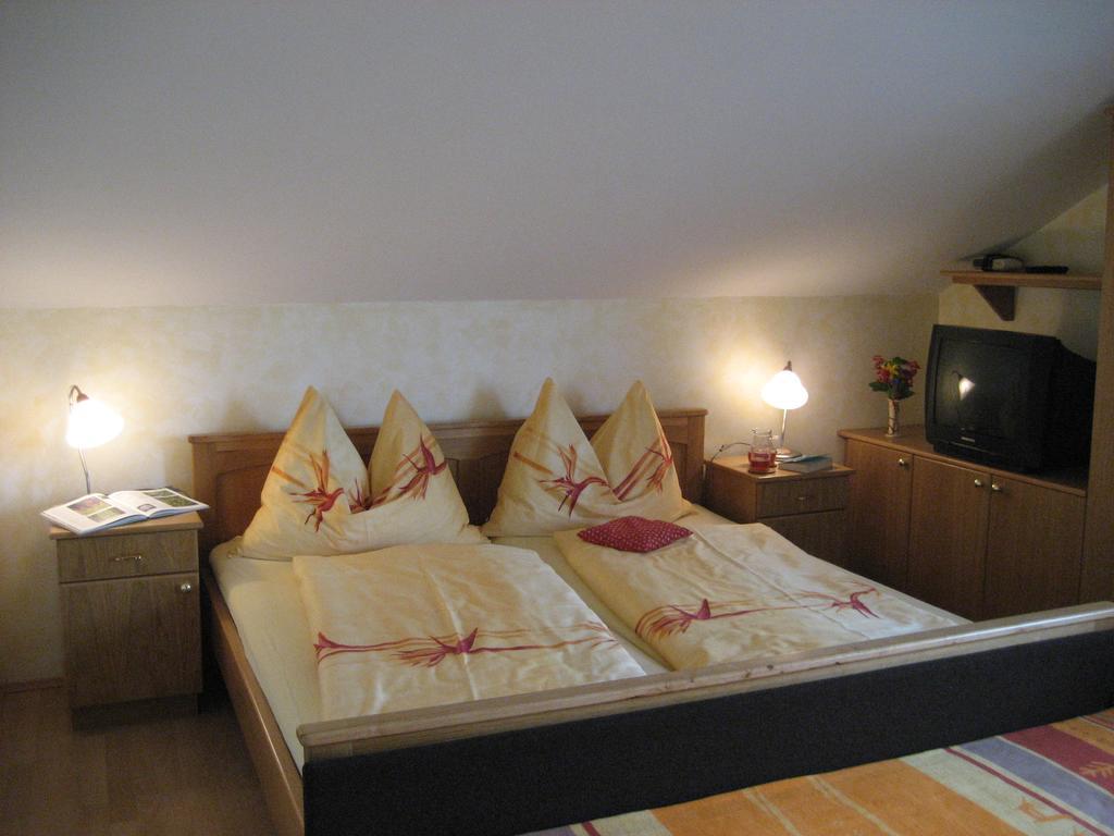 Gastehaus Zieserl Deutsch Kaltenbrunn Room photo